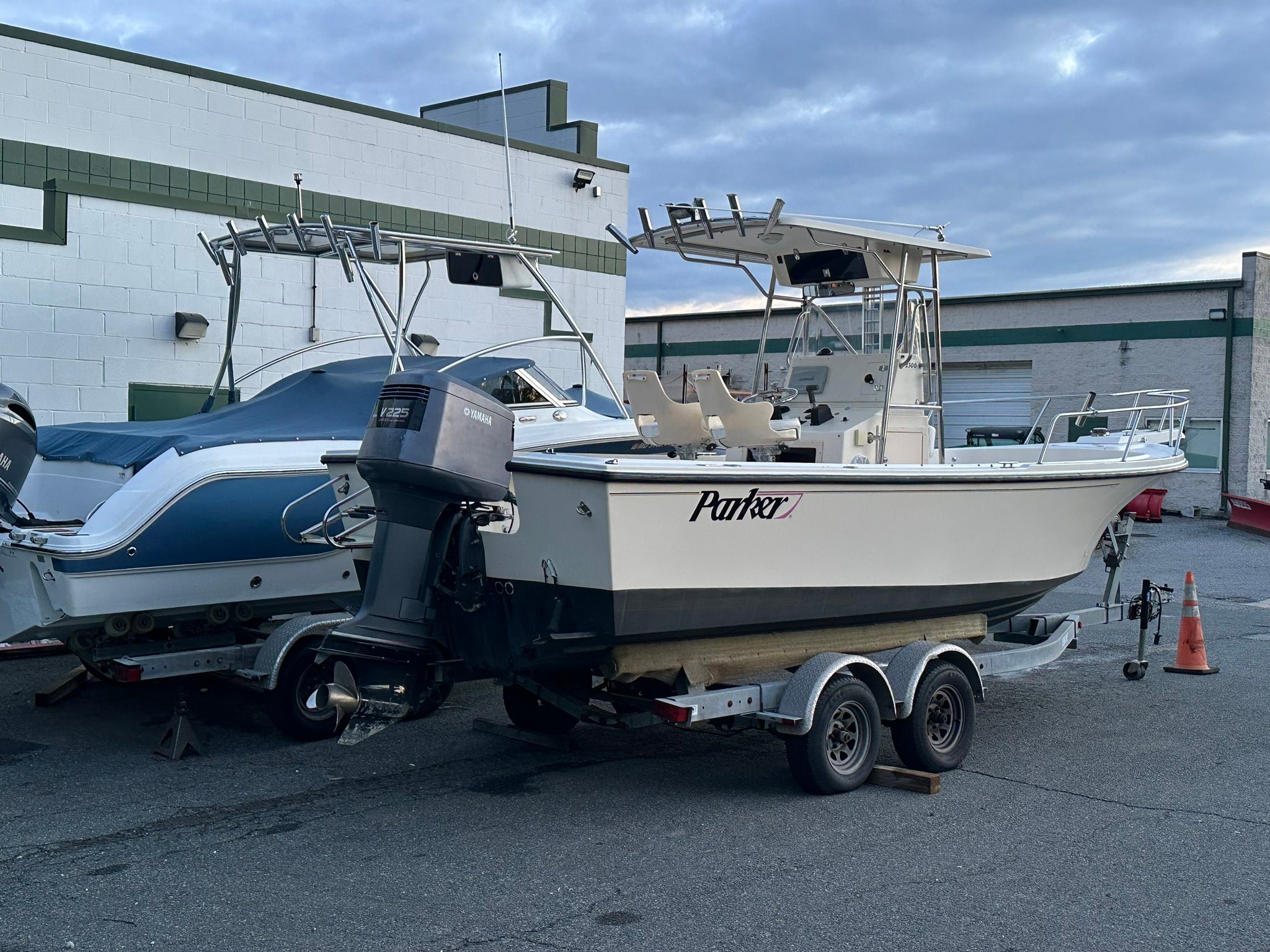 2310 parker fish box modifiction - 150 gal. - Belly Fuel Tank Fully Certified Manufacturing Parker 2310 wood bulkhead/stringers exposed?