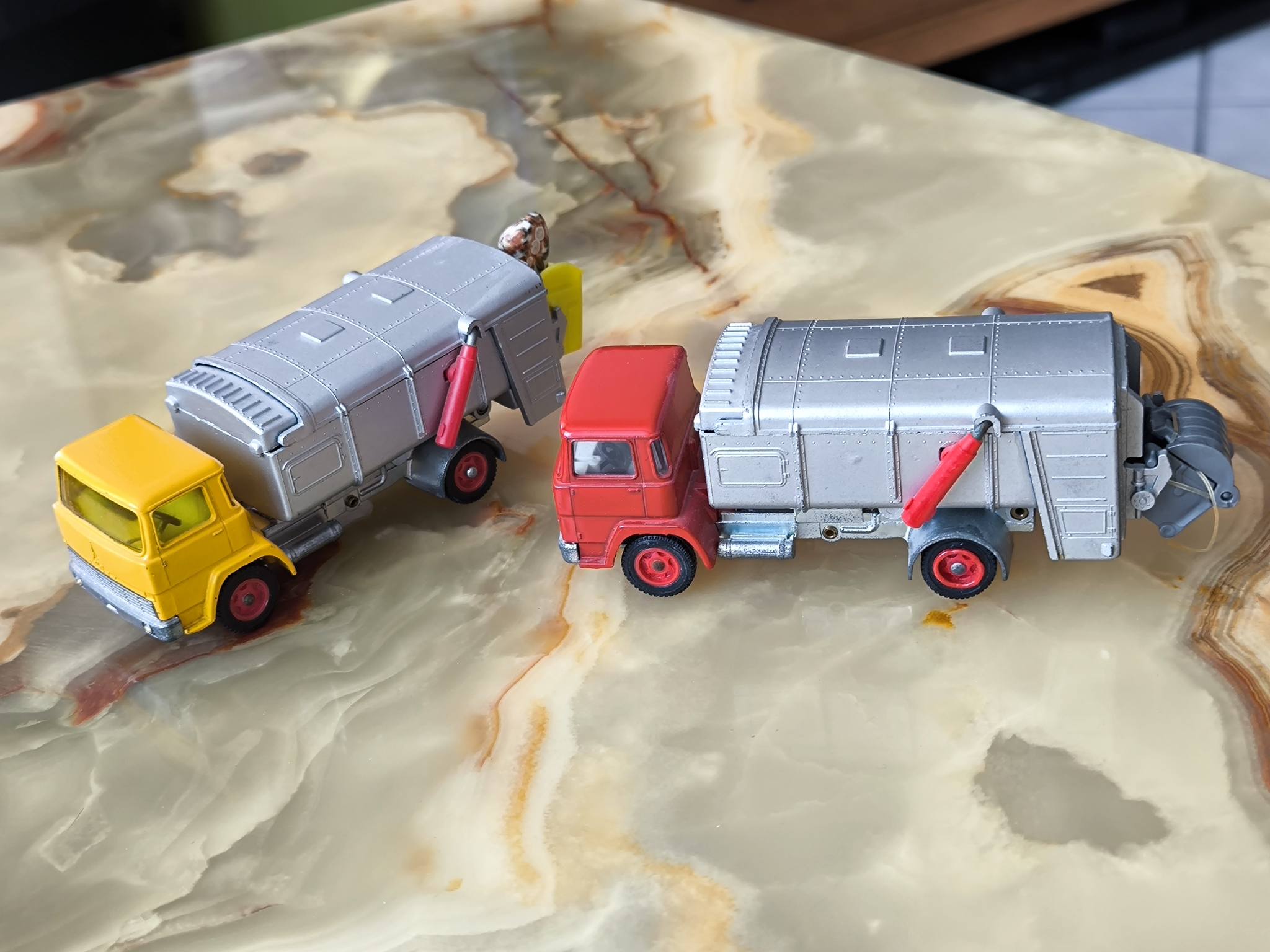 Rare Siku V274 Haller Müllwagen model with yellow cab found