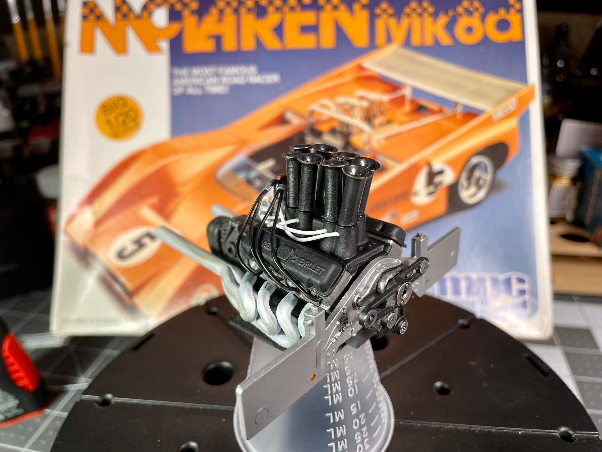 1/24 scale McLaren M8B model kit review
