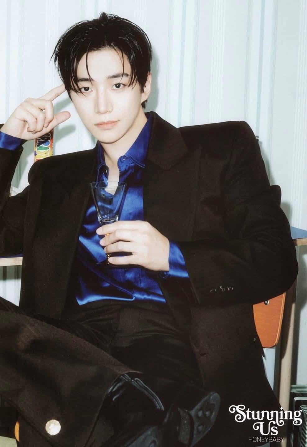 Lee Junho's 2026 photobook 'Stunning US' is elegant and warm