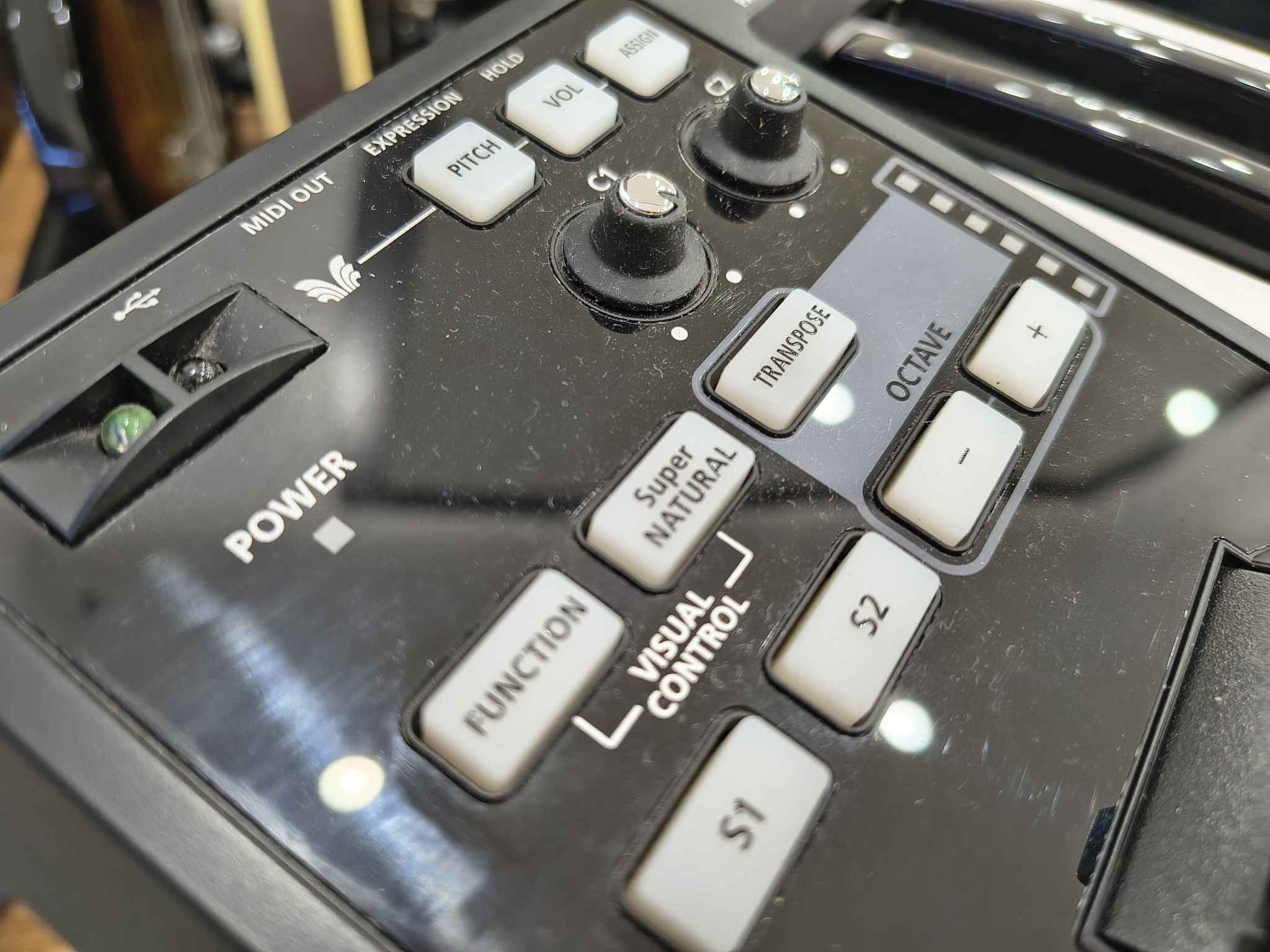 Roland A49 A-49 MIDI keyboard controller featuring V-link for ...