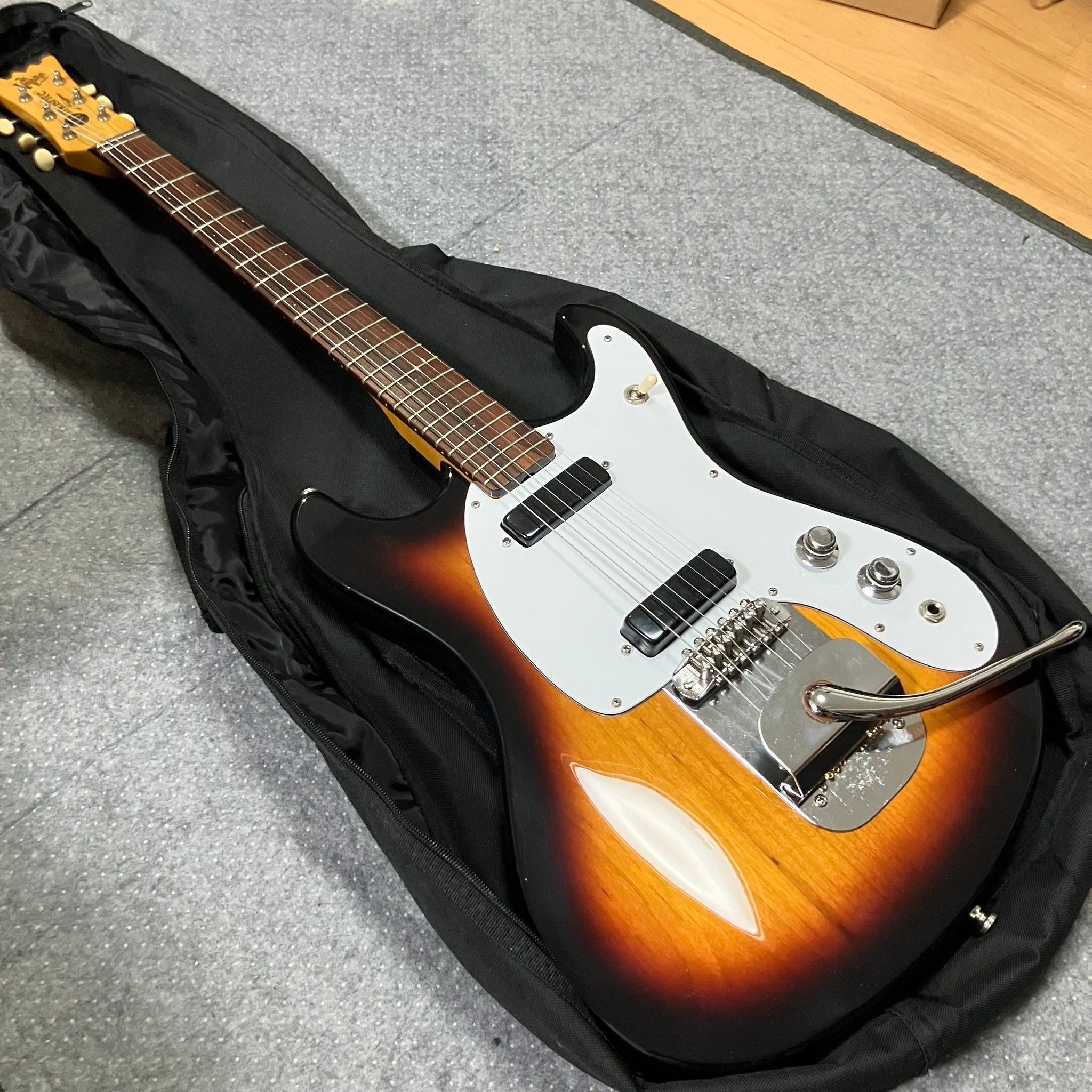 1960s Silvertone 1440 electric guitar review