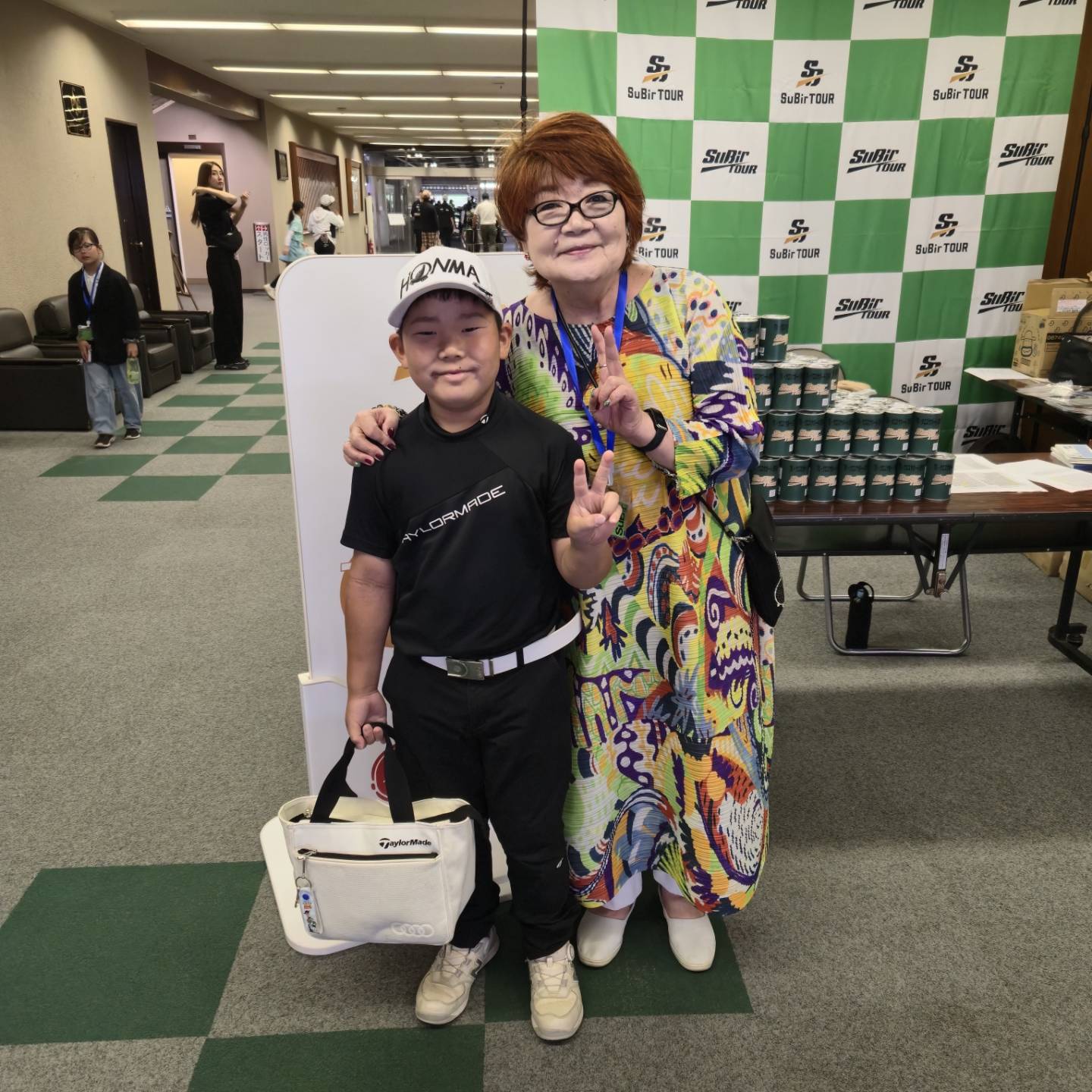 阪急 百貨店 スプレー 犯人