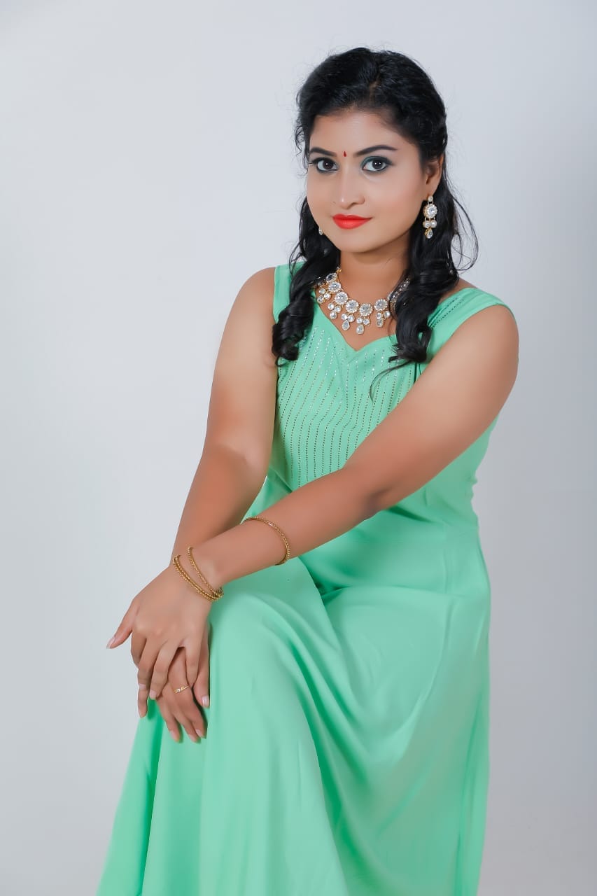 Time Illa Machi - Model #Komathi looks gorgeous in her...