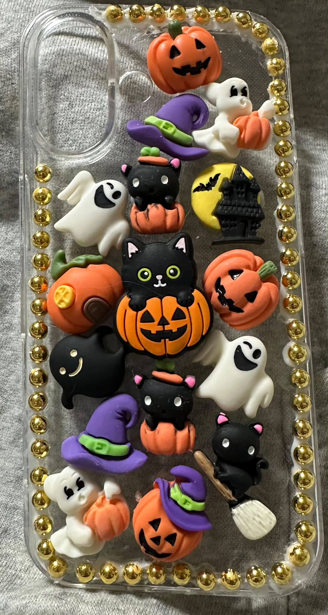 NO.639❤夜の街並みを眺める黒猫❤レジンへアゴム ブローチ ω・`)ｺﾚ、欲しいにゃッ🐈‍⬛⋆͛*͛🩷