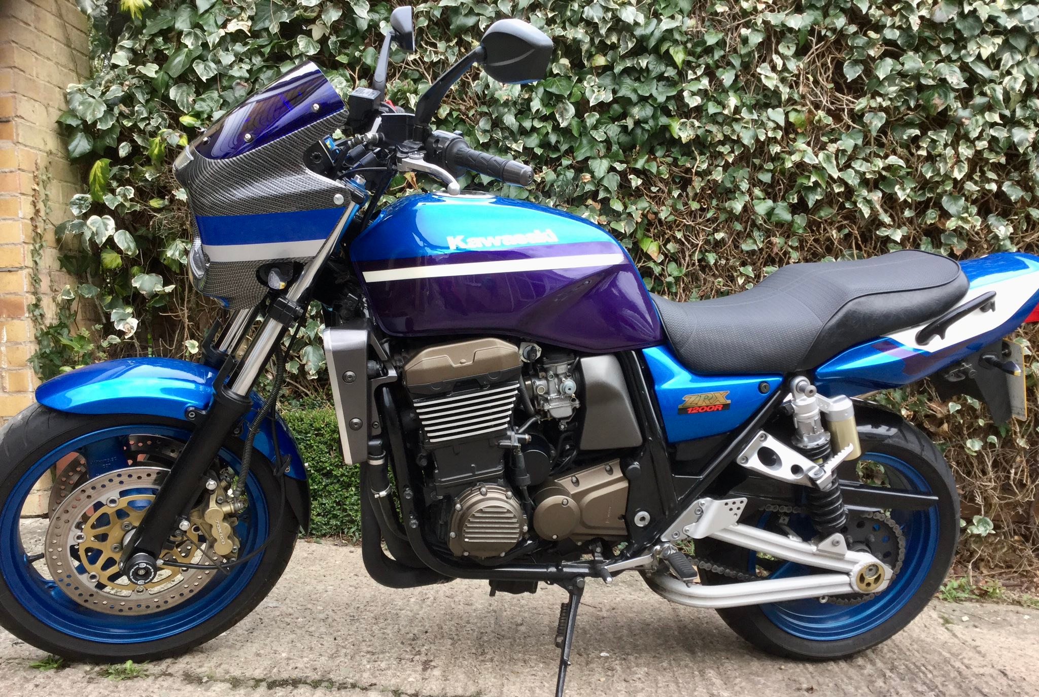 あ Kawasaki ZRX 1200 2002, 22k miles (35,000 kilometres). Absolutely