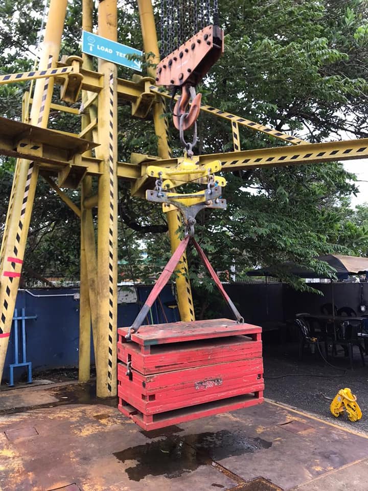 3000kgs Proof Load Testing on Spreader Bar for bulk container. We use ...
