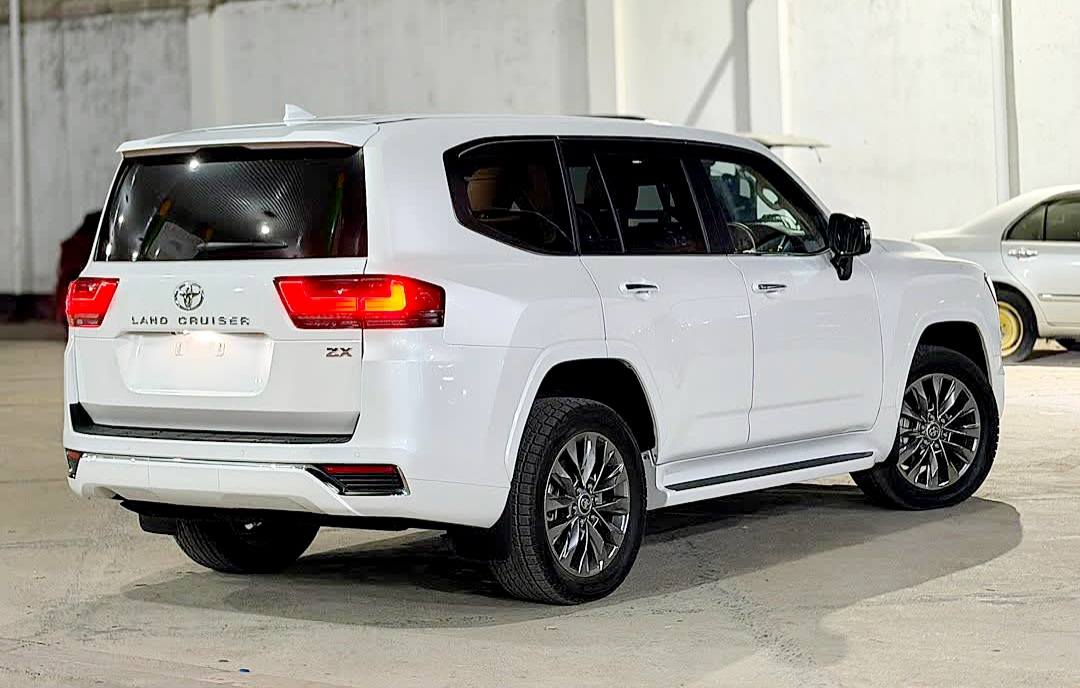 TOYOTA LANDCRUISER ZX 2024 Model Engine 3.5L Petrol Mileage 9,000