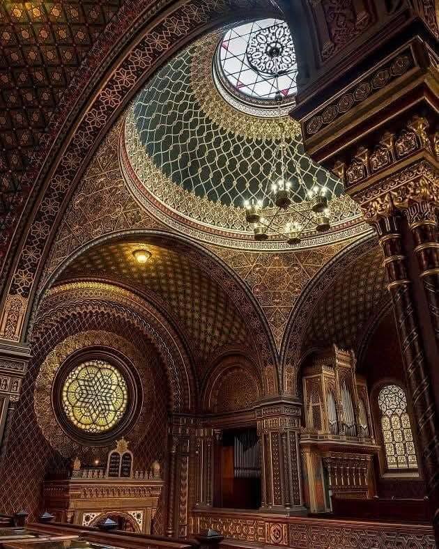 Vangelis - 🏛️ La Sinagoga Española de Praga, construida en 1868, es una ...
