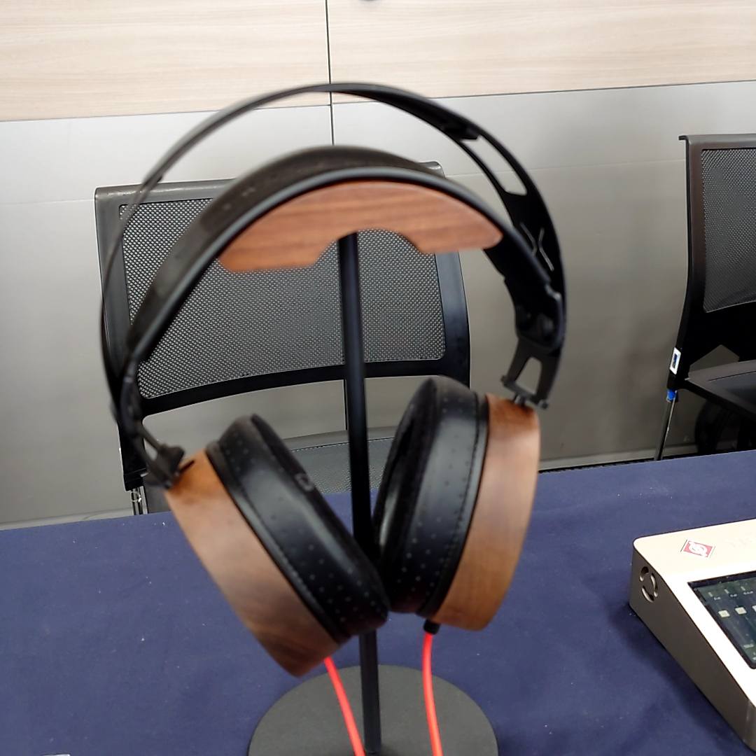 バックトウザフューチャー×ドンキホーテのポータブルカセット