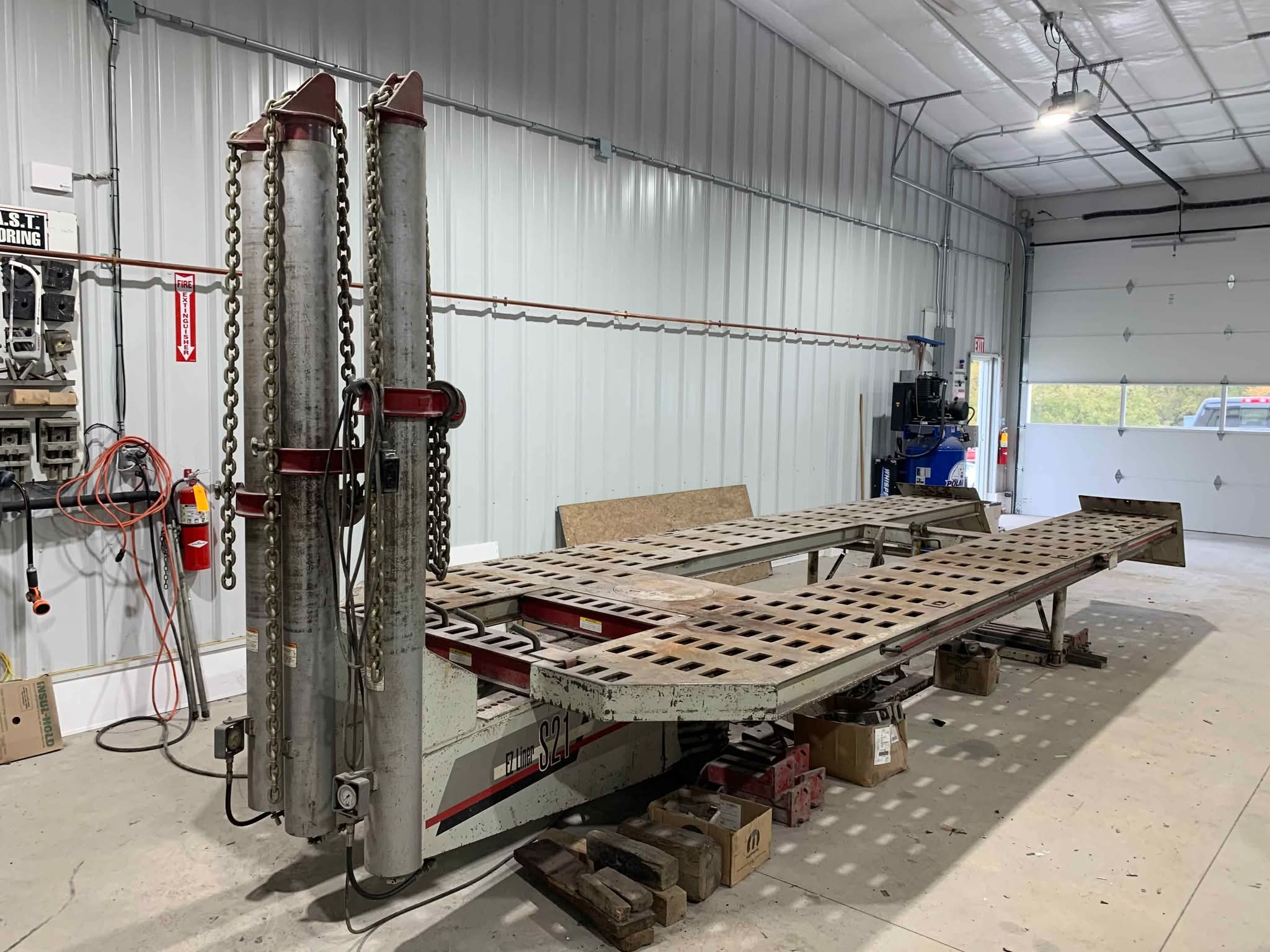 Chief S21 EZ Liner Frame Machine - Weight Lifting Machines & Racks ...