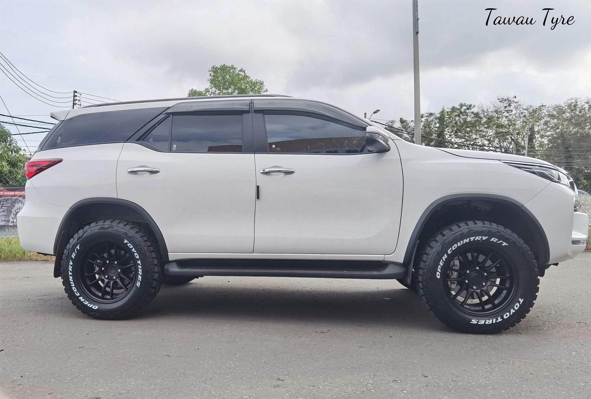 Lenso MAX-X12 Series Gloss Black Red with 315/75R16 Toyo Open 
