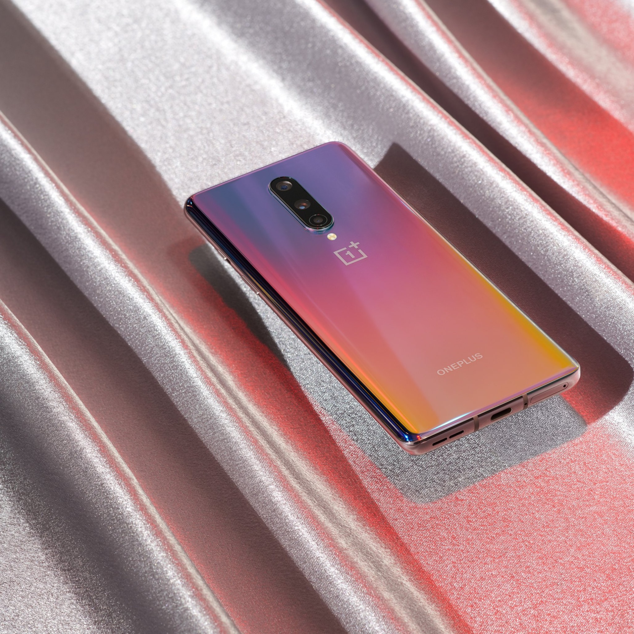 Interstellar Glow on the OnePlus 8 Series is captivatingly