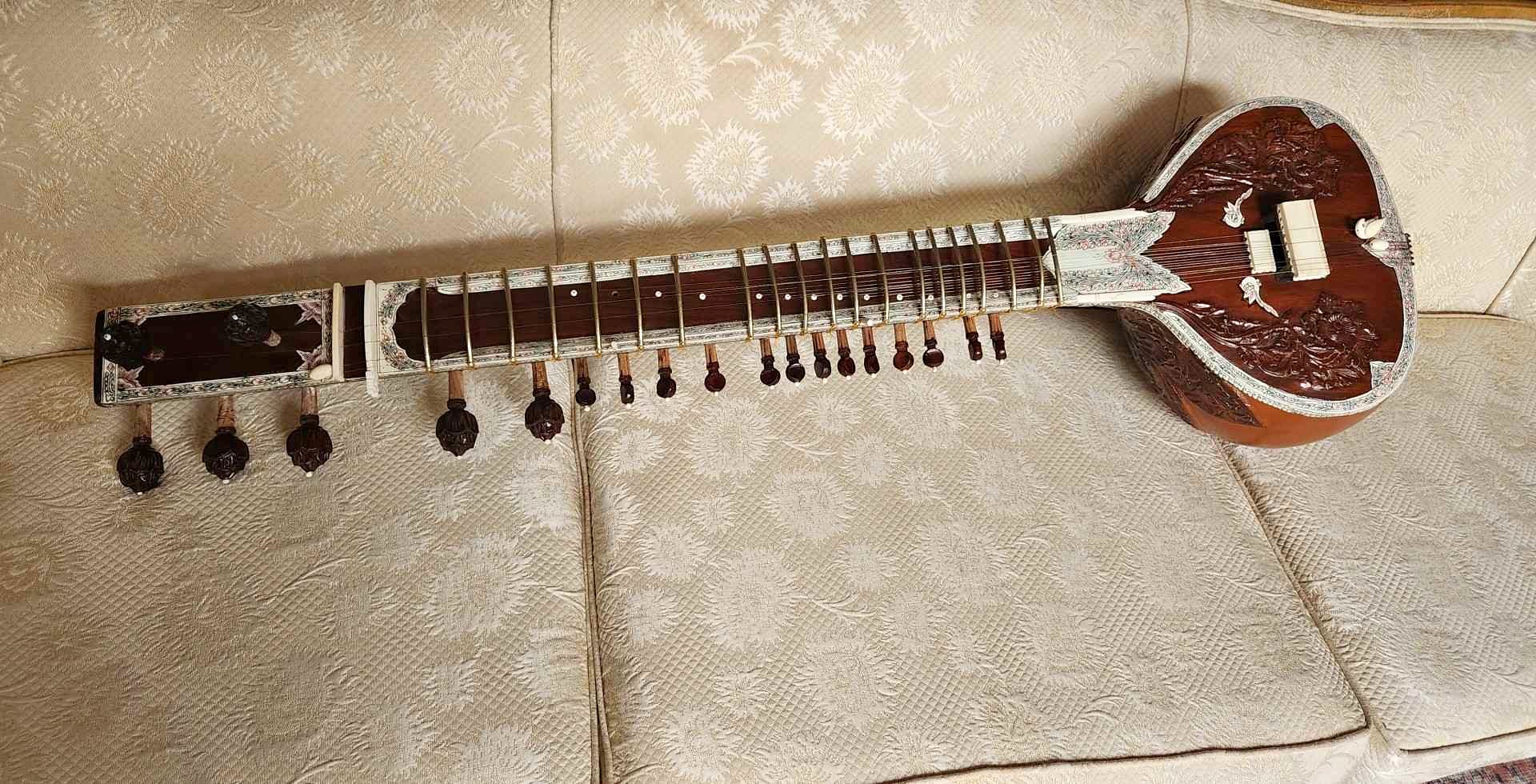 SItar with hard case! - Folk & World Stringed Instruments - Vernon ...