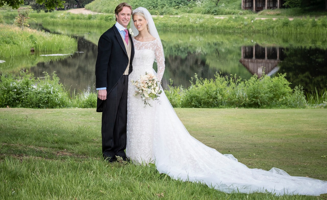 lady gabriella kingston wedding dress We are pleased to share with you official images of Windsor and Thomas on their day. We were delighted that David Austin's new white fresh-cut wedding rose Leonora ( lady gabriella windsor children