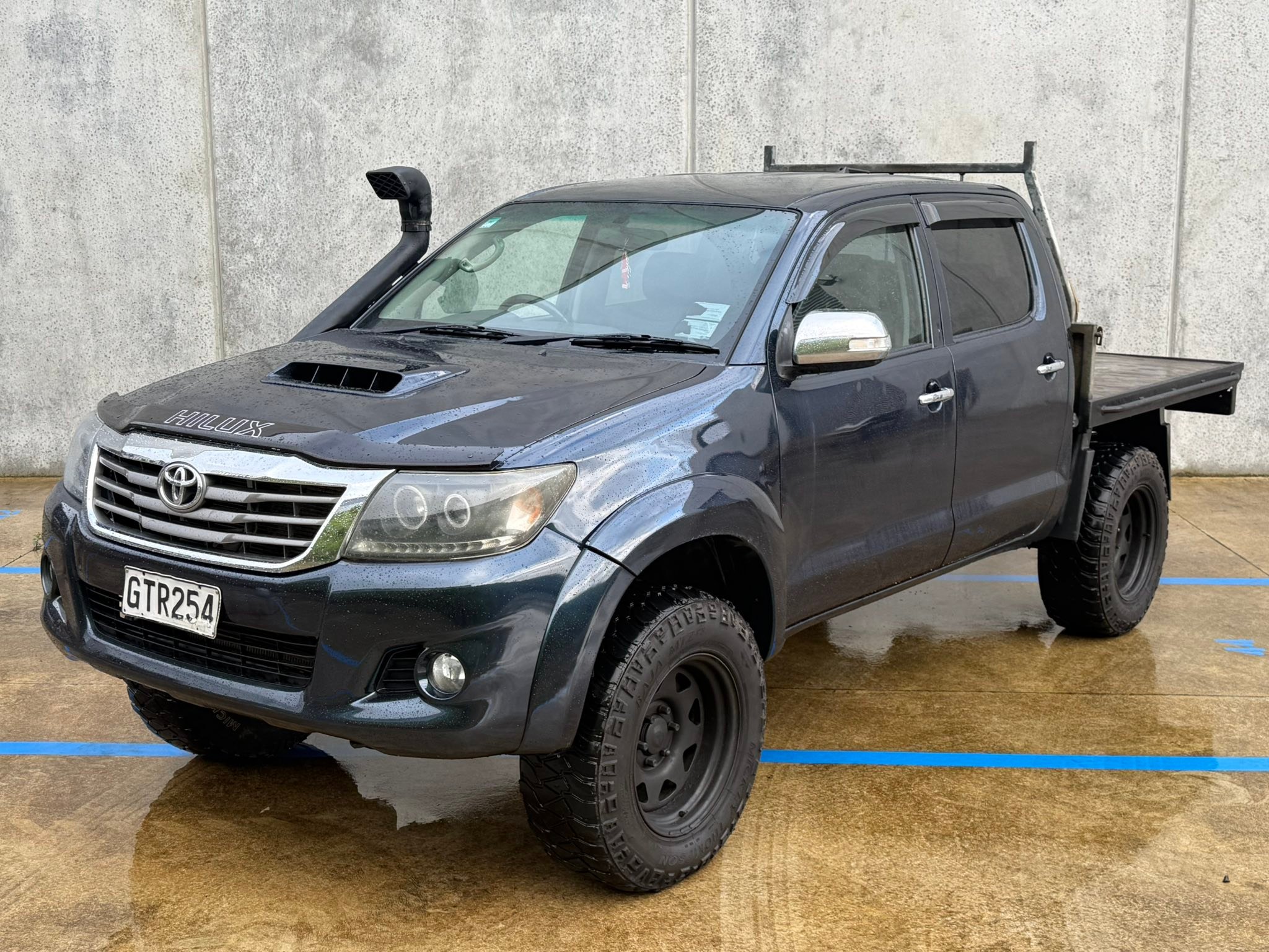 Toyota runx Quick sale $4650k Solid engine ne Gearbox Zinara up-to