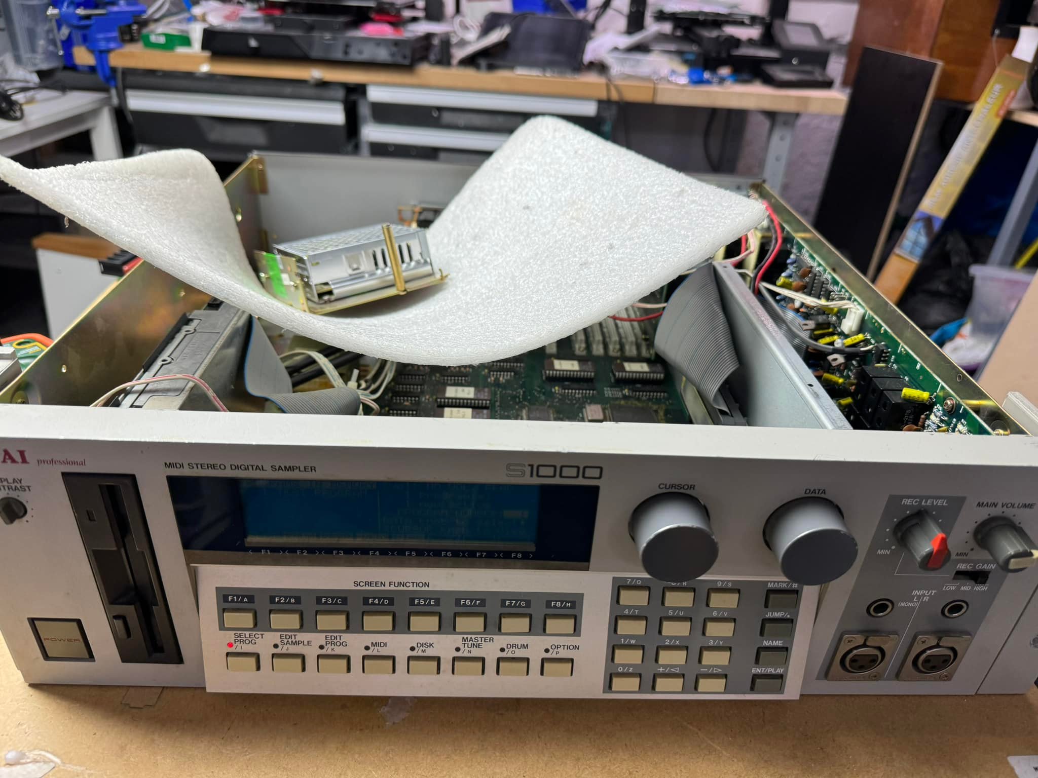 Replacing PSU in Akai S1000 sampler