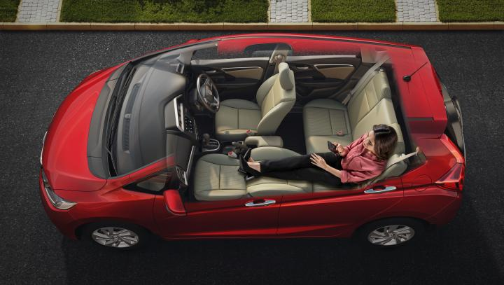 Check the alluring image gallery of your favourite #Honda #Jazz