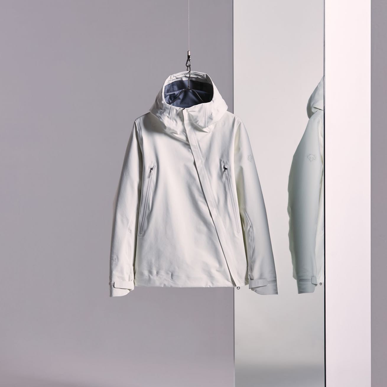 DESCENTE - GORE-TEX PRO X-TREME SHELL JACKET 「GUARANTEED TO KEEP 