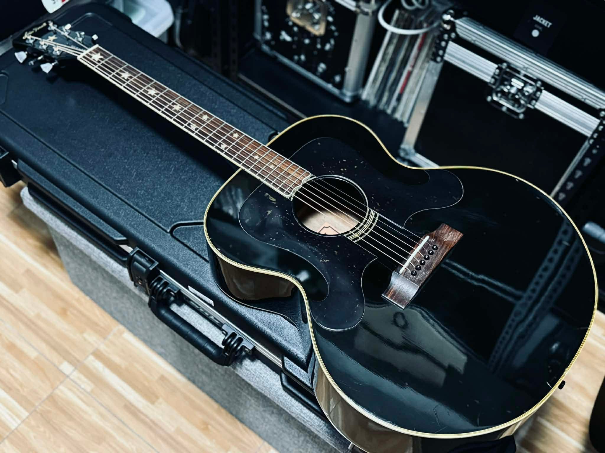 What is the story behind the Aria SW-40 acoustic guitar?