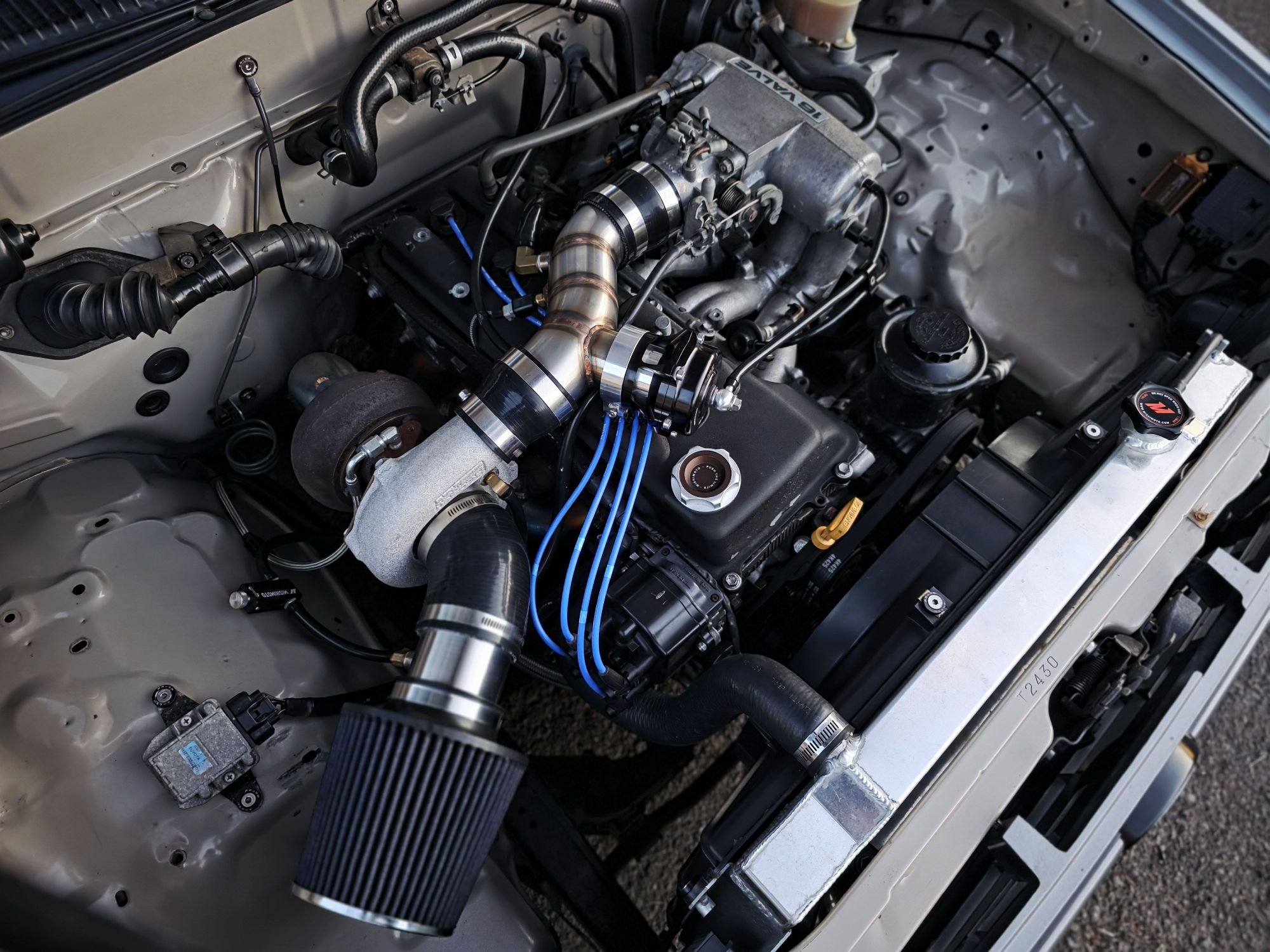 2RZ BANANAS 🍌 CLEAN ENGINE BAY.