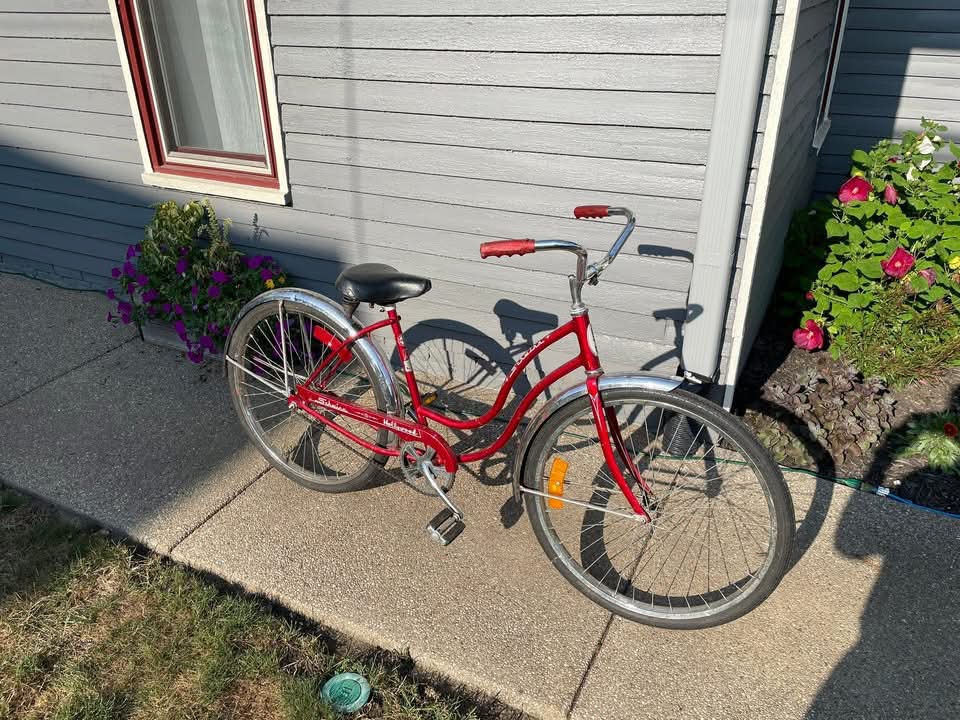 schwinn hollywood bicycle value Red 