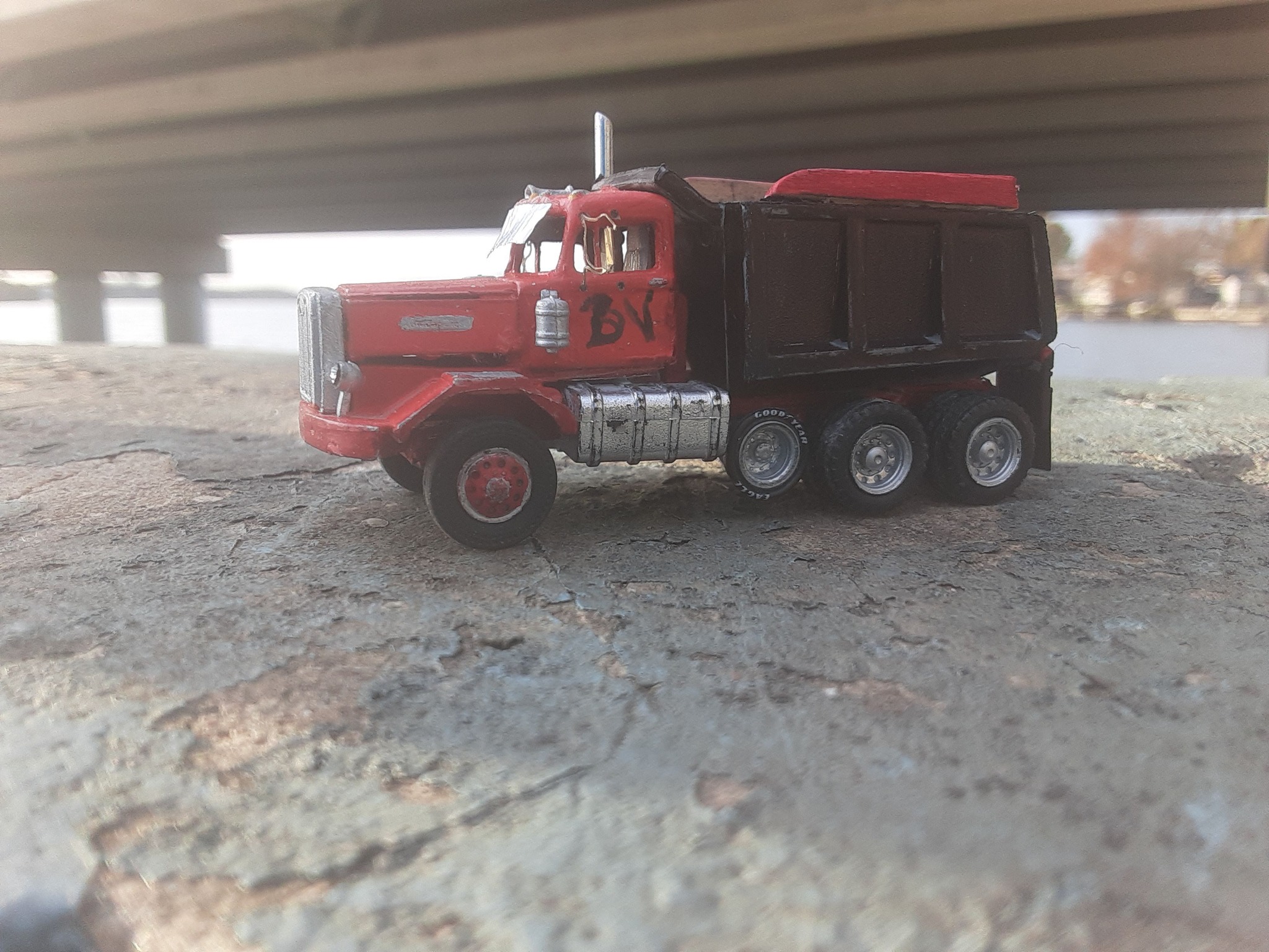 Autocar DC 9964 B dump truck model kit pre-order