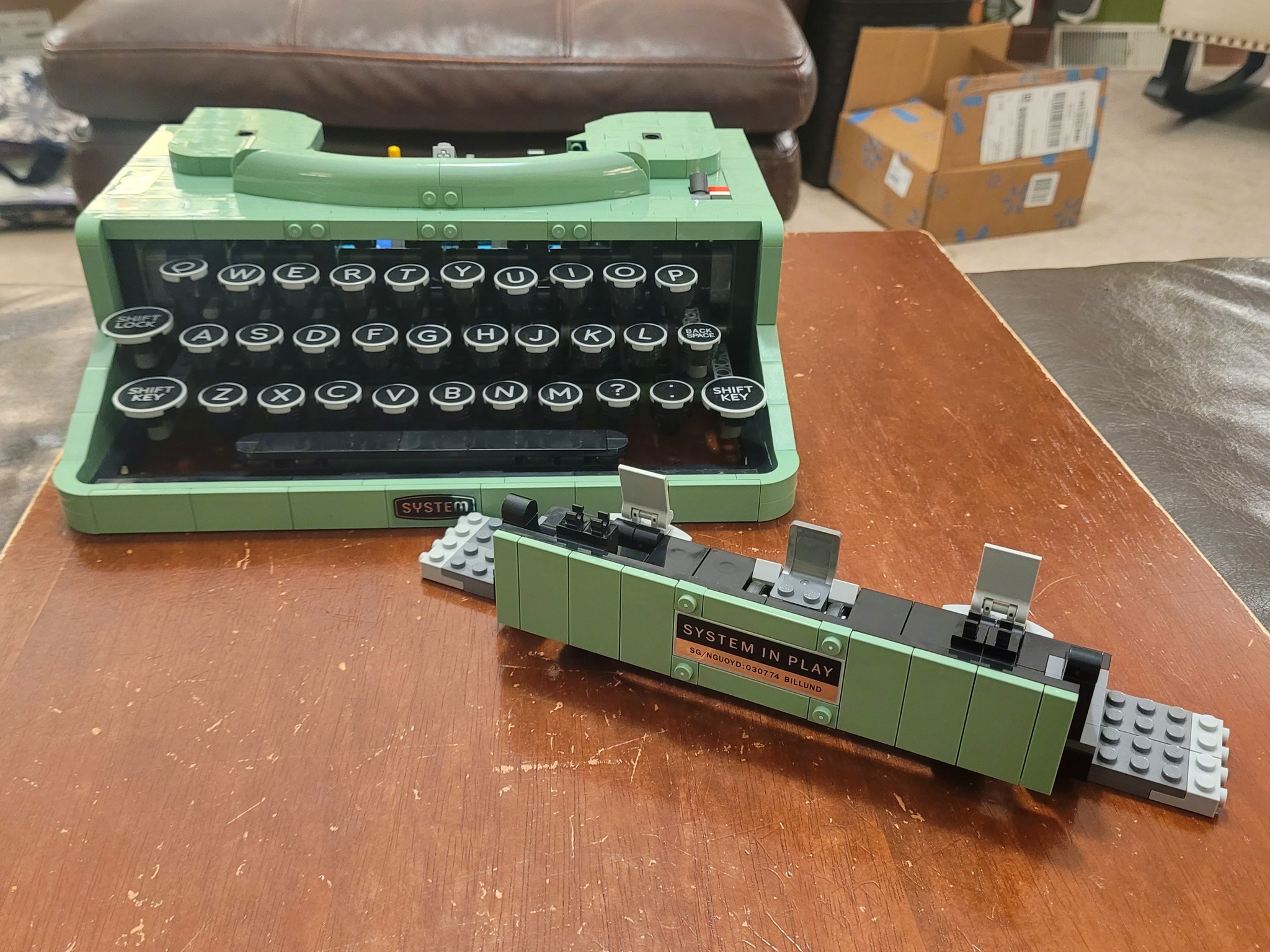 Building Lego typewriter set 21327