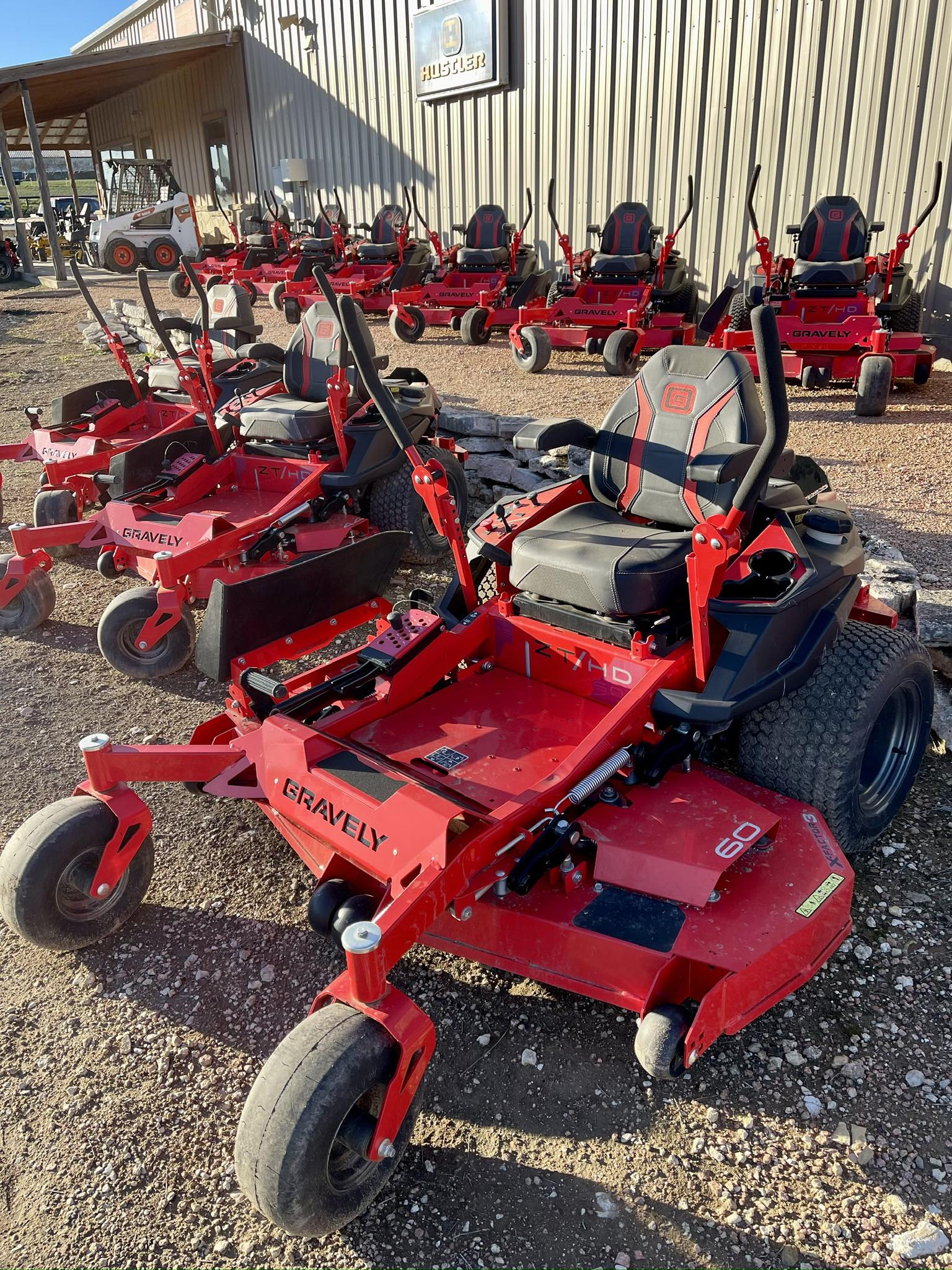 ゾネ 2021 gravely 60” zero turn, in good shape, runs and mows good, 723