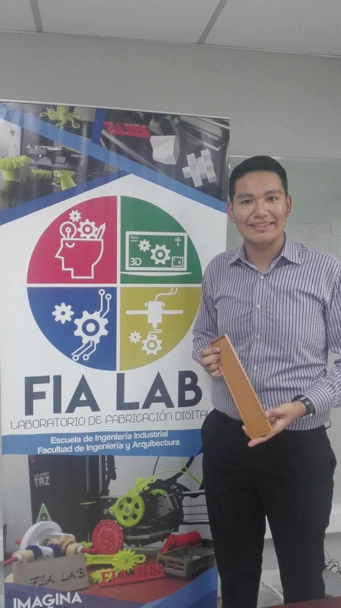 EL FIA LAB EN... - Escuela de Ingeniería Industrial FIA UES