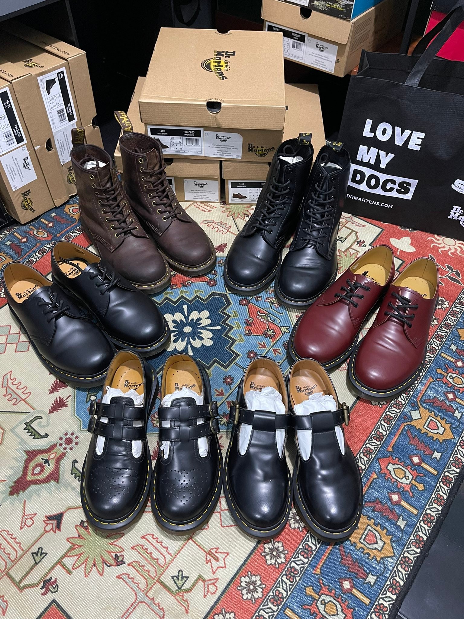 AVAILABLE STOCK • Dr. Martens 1460 Black Smooth Size: 9 UK / 43 EU 