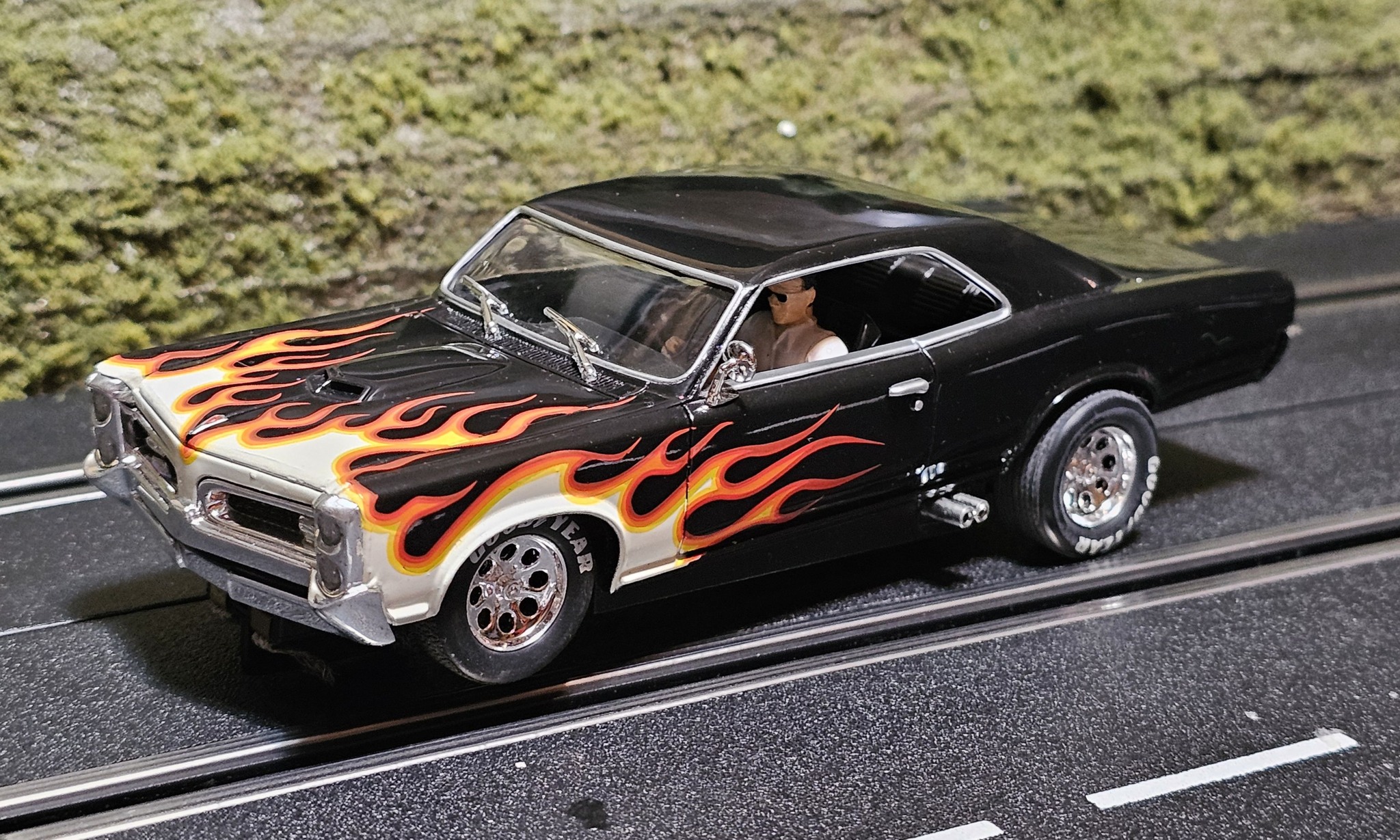 Can a Carrera analog slot car be chipped for digital?