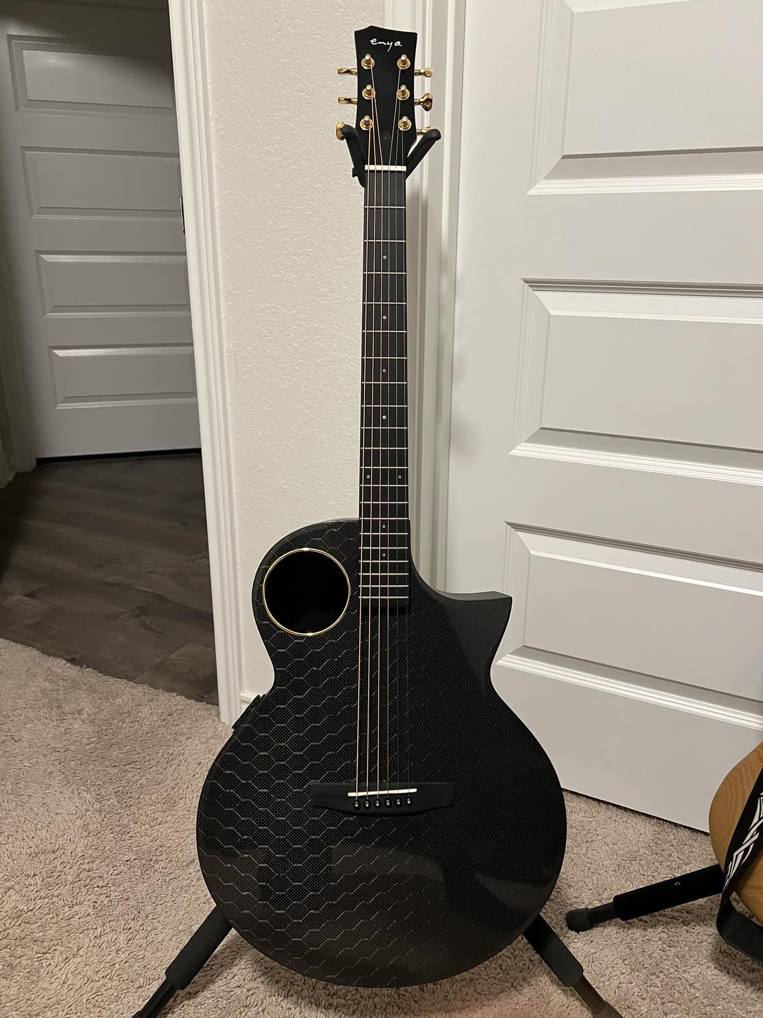 Xmari smart guitar review: easy to play with great built-in effects