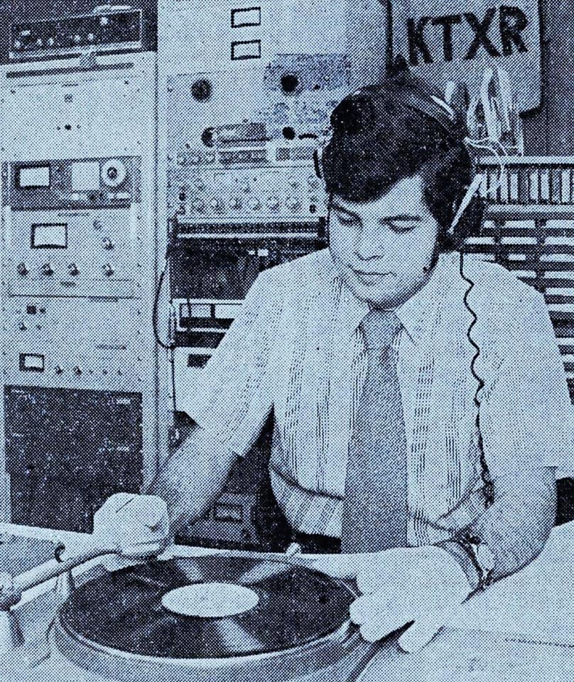 Don Williams - Listen To The Radio. #FlashBackFriday