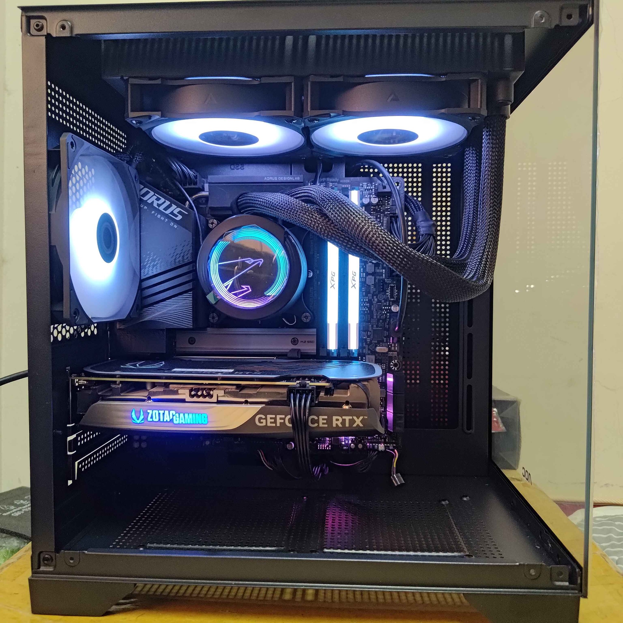 賣一台黑色海景i7-12700K+RTX4070二手主機$42500，i7-12700K+技嘉Z790+ 