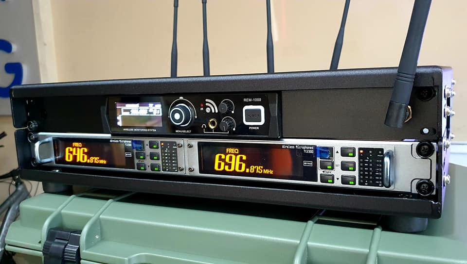 AMS - AMS-System 2300 Performer. Combination of wireless microphone ...