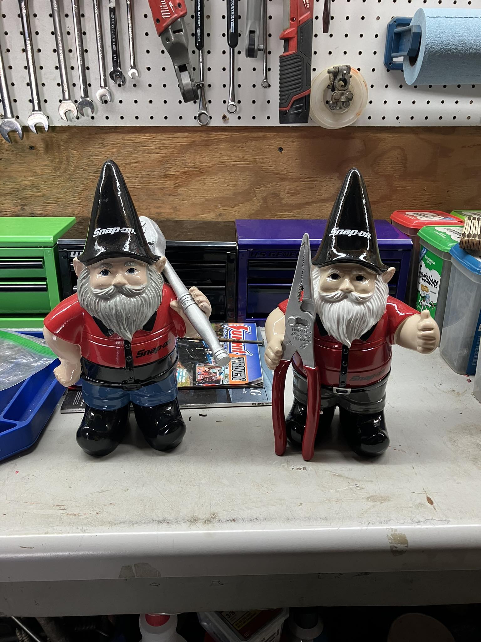 Snap on shop gnomes with screwdriver?