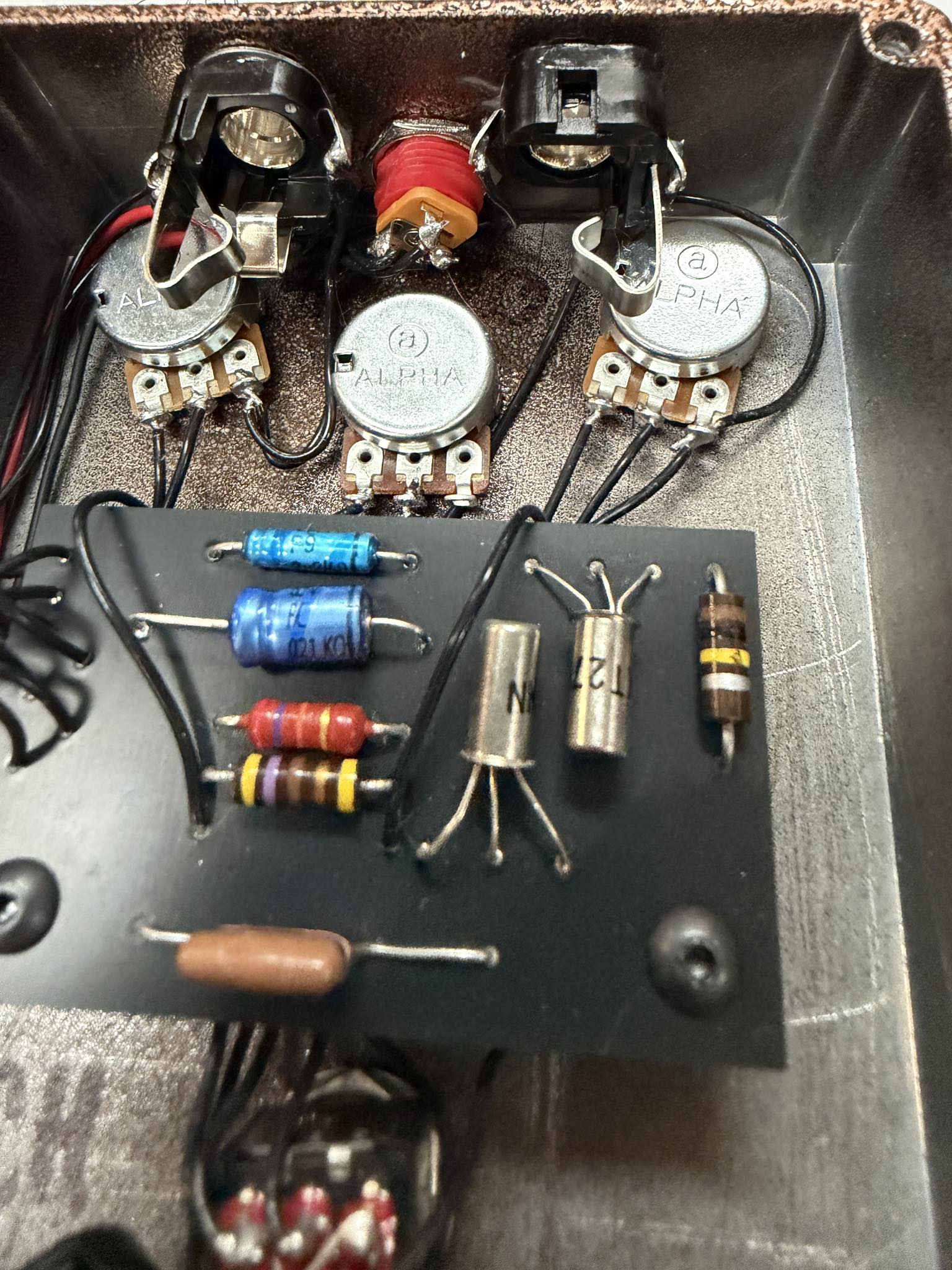 NKT275 Fuzz Face into Gjika amp