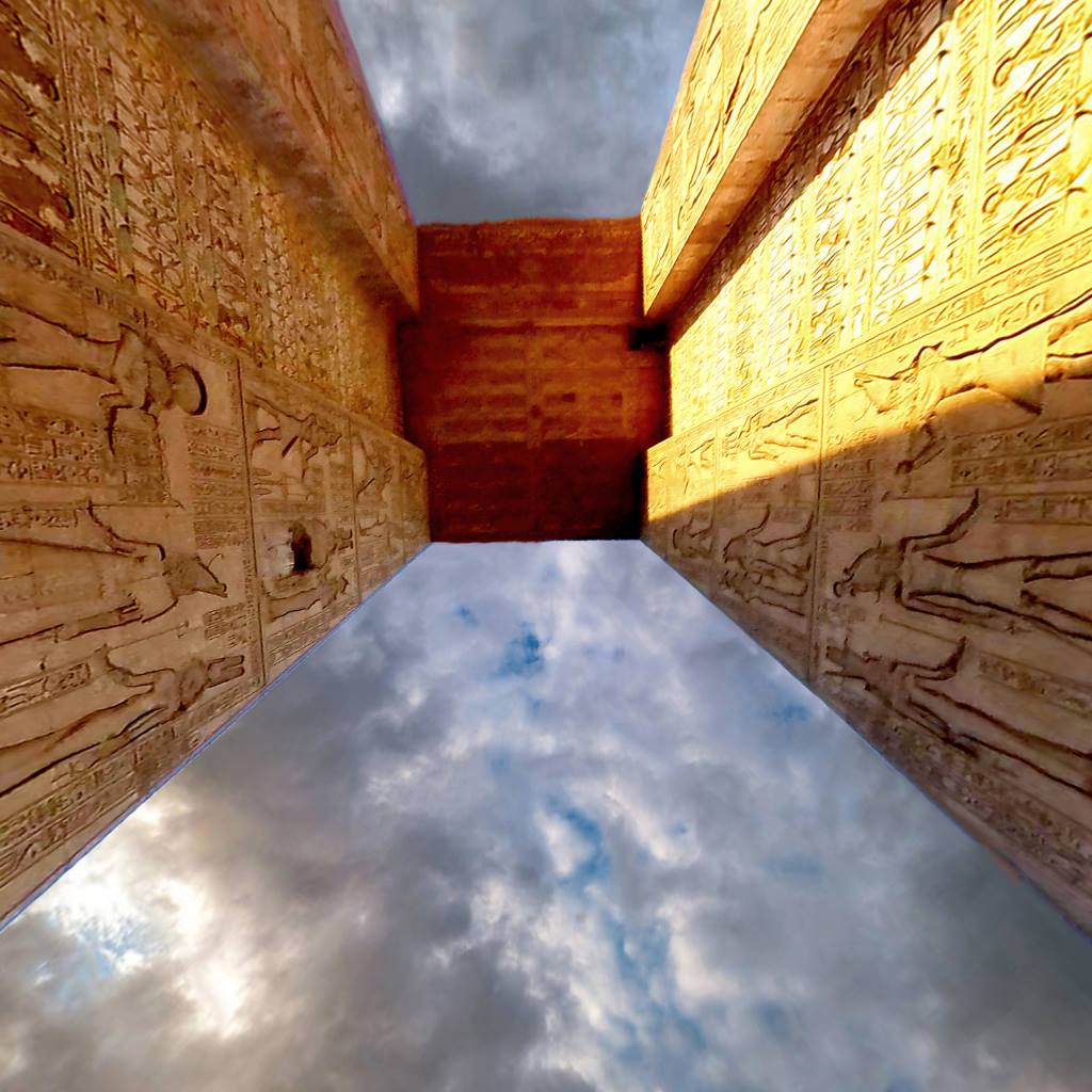 The huge Sculptured gate... - Mahmoud Younes - Egyptologist | Facebook