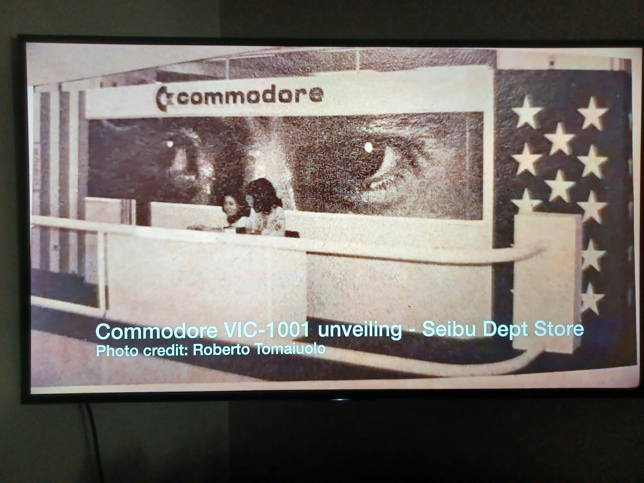 5IN デビューCD Playing the Cassette Vision console in Tokyo, December 20, 1981