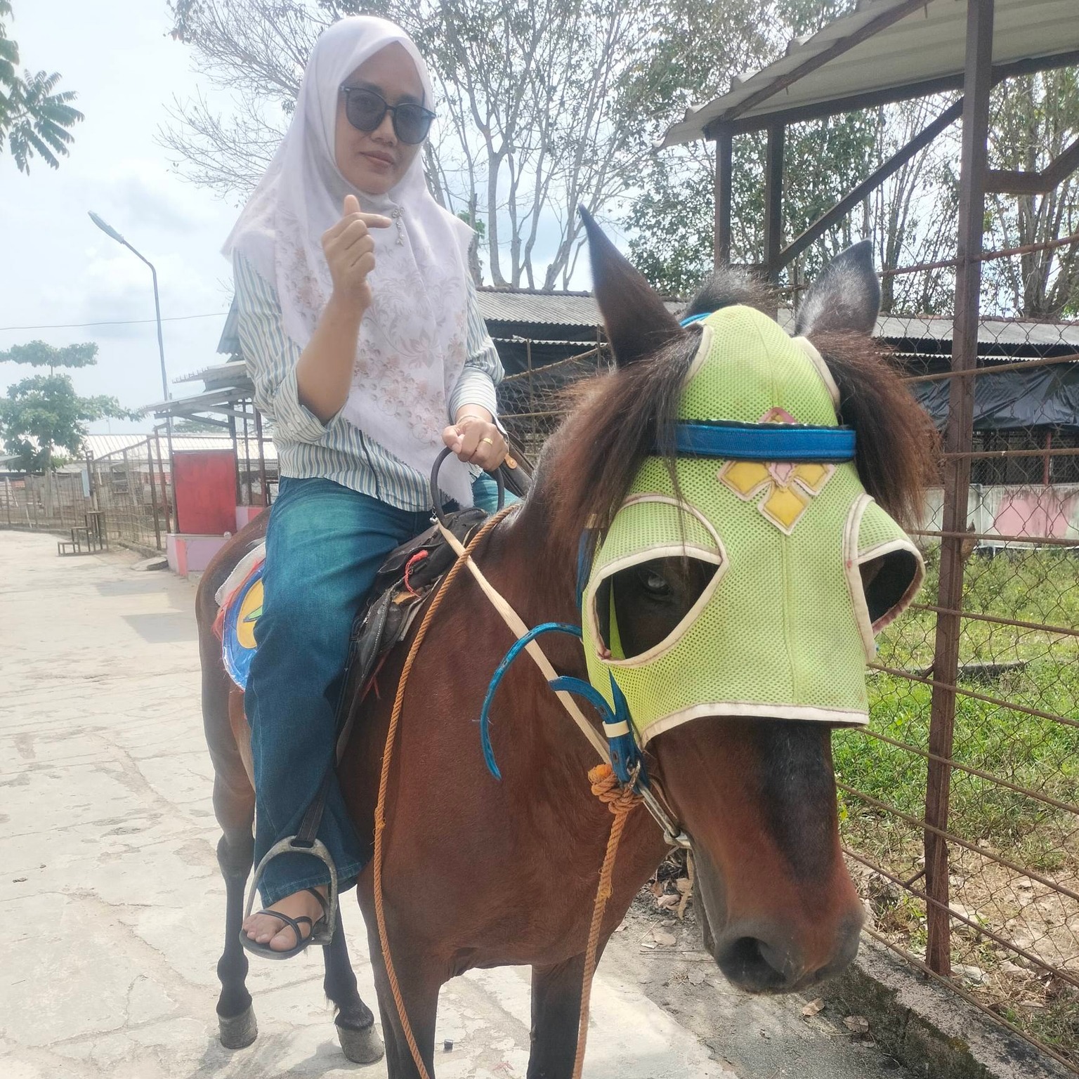 Dwi Sundari - “Sudah siang, jangan cuma sibuk kerja dan... | Facebook