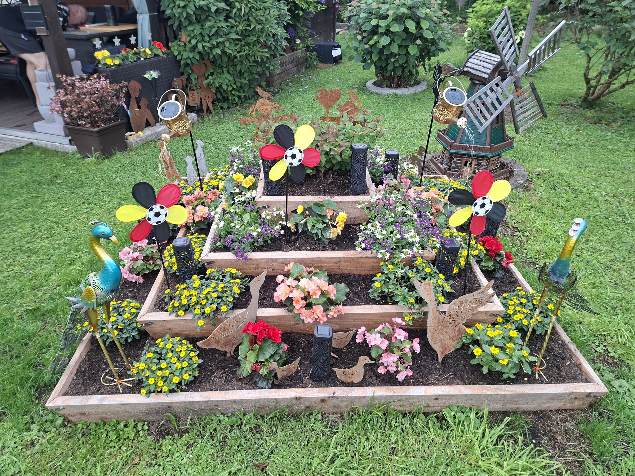 Mein schönes neues Blumenbeet natürlich mit Deutschland deko