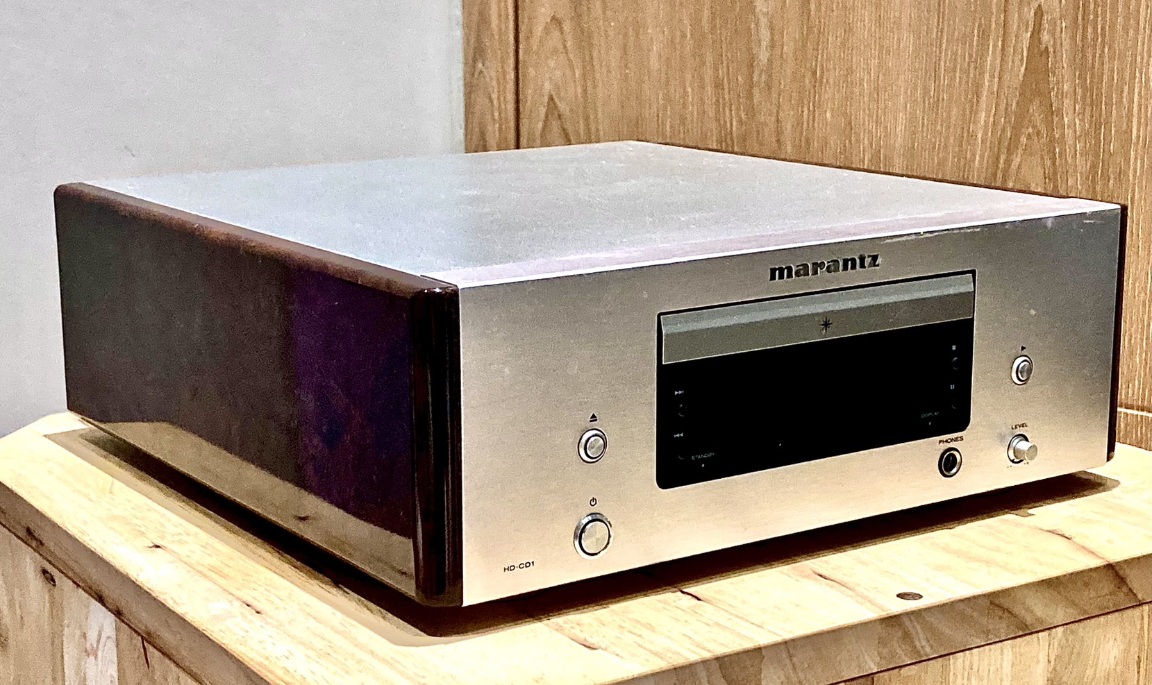 Elac BS 203 Anniversary ED 紀念版