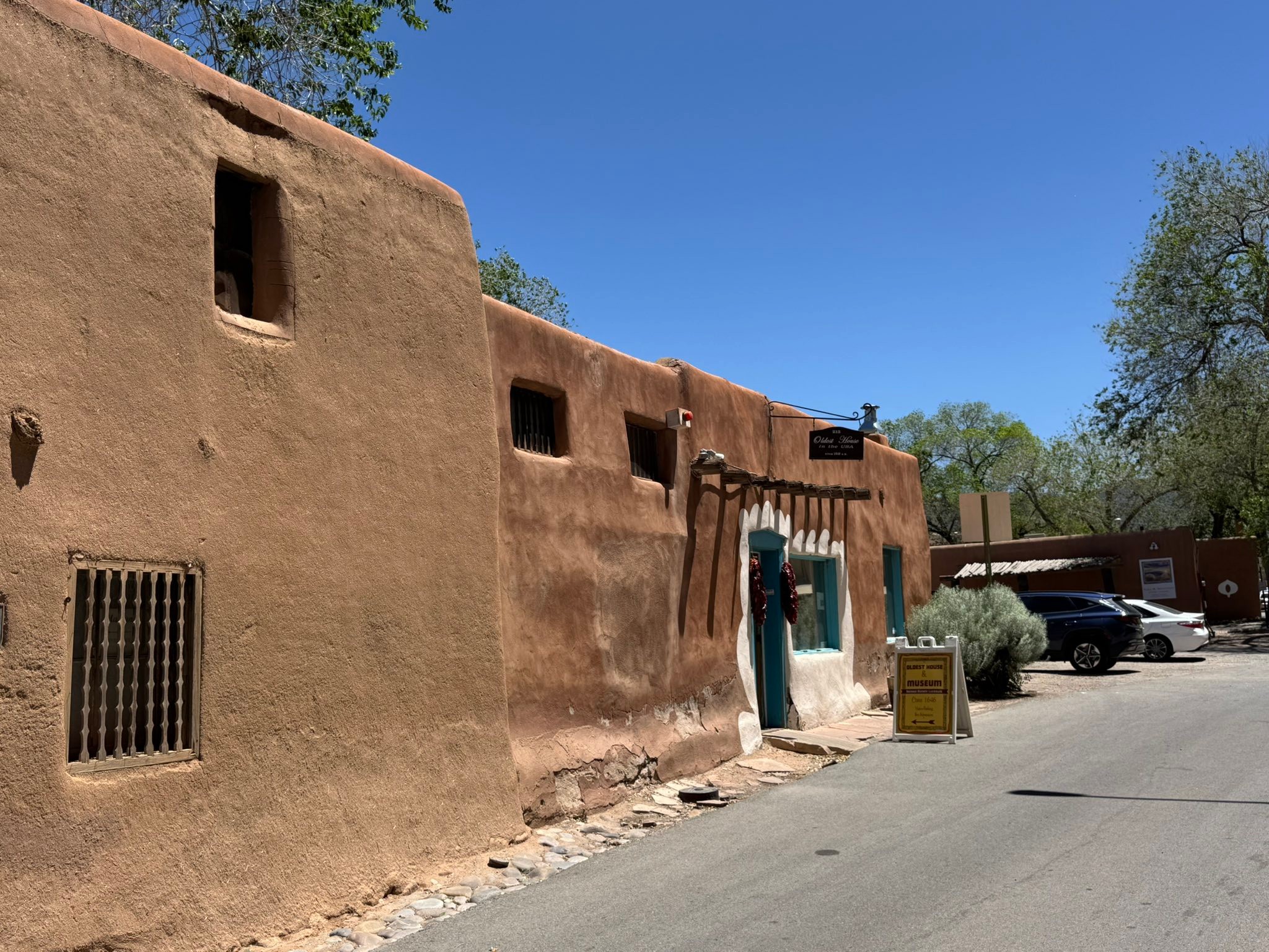 古い小径　シャルトルにて Exploring pre-1937 Route 66 in Santa Fe, New Mexico