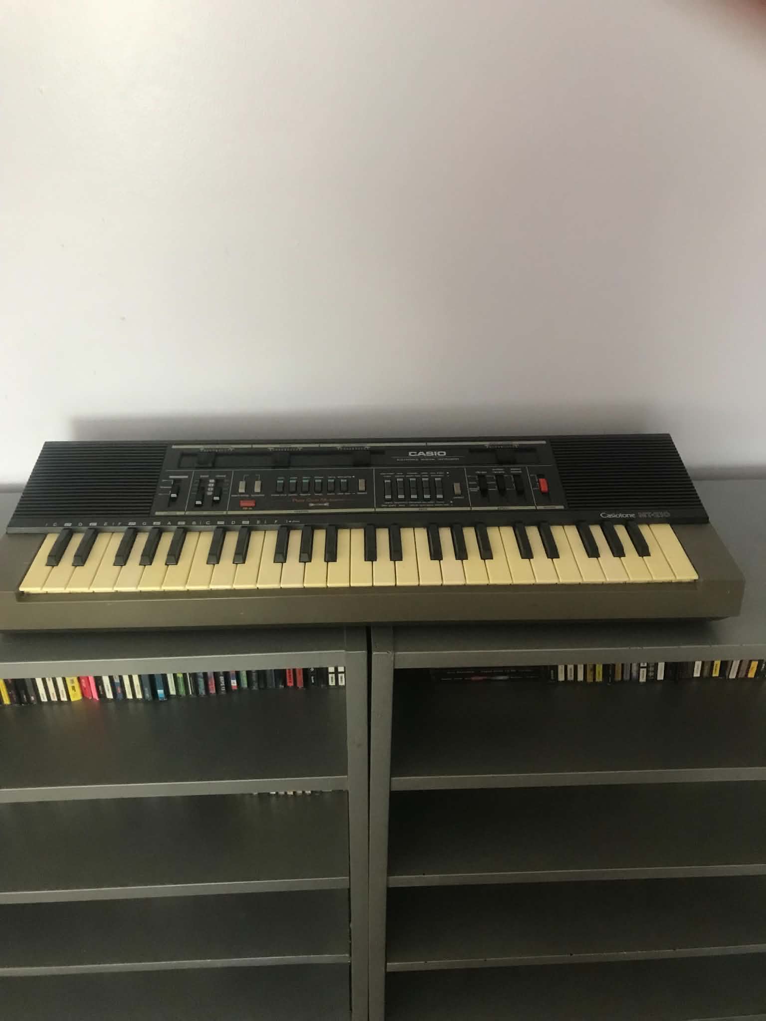 🗣 The Casiotone MT-40 The electronic keyboard that kickstarted