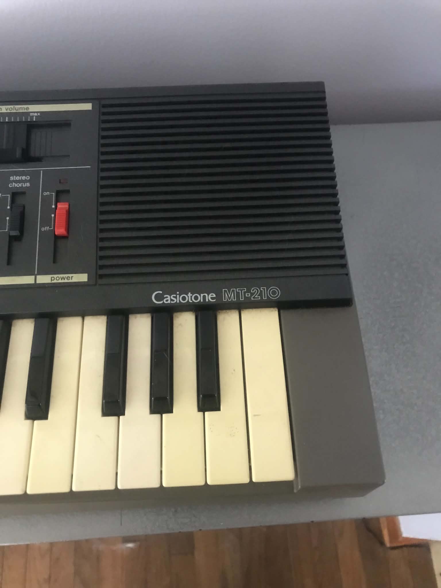 🗣 The Casiotone MT-40 The electronic keyboard that kickstarted