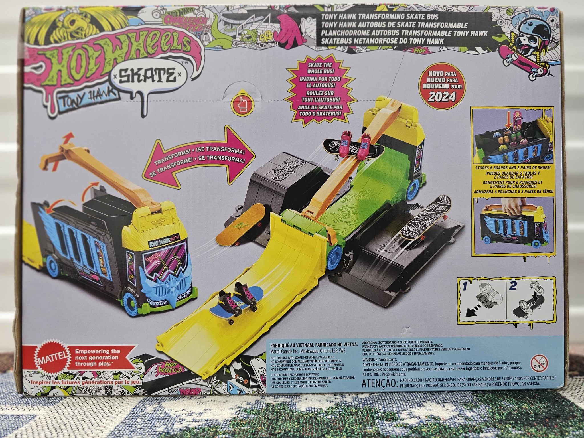 Hot Wheels Skate Tony Hawk Transforming Skate Bus with 1 Exclusive