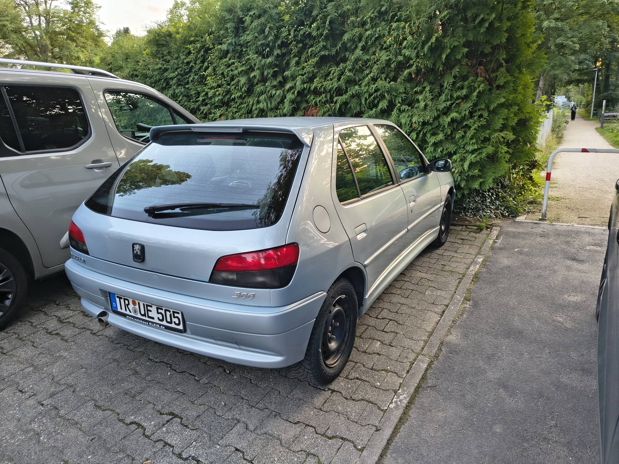 Peugeot 306 with Trier, Rhineland-Palatinate plates in Rhineland