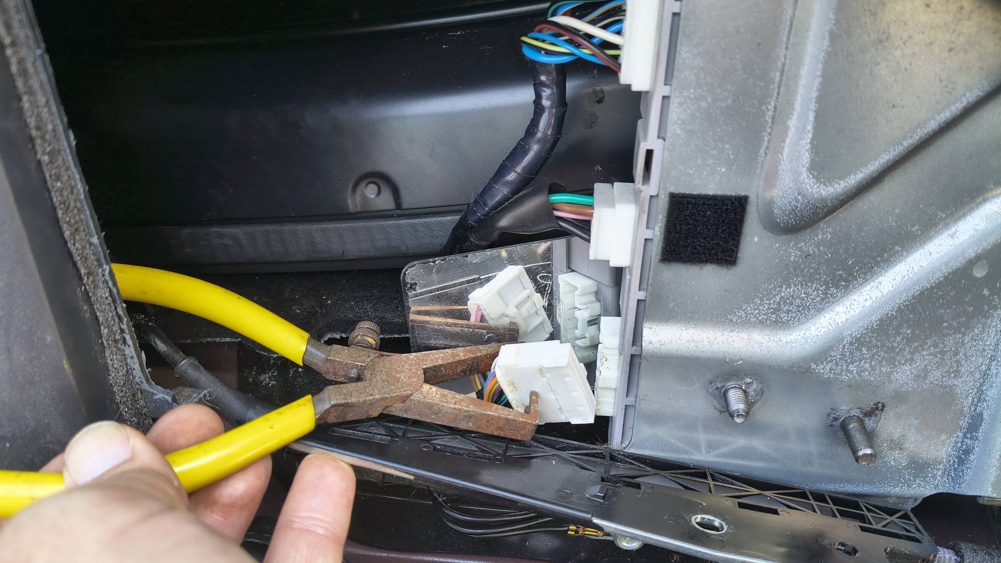 Mazda MX5 NC roof controller kit installation from MX5Things