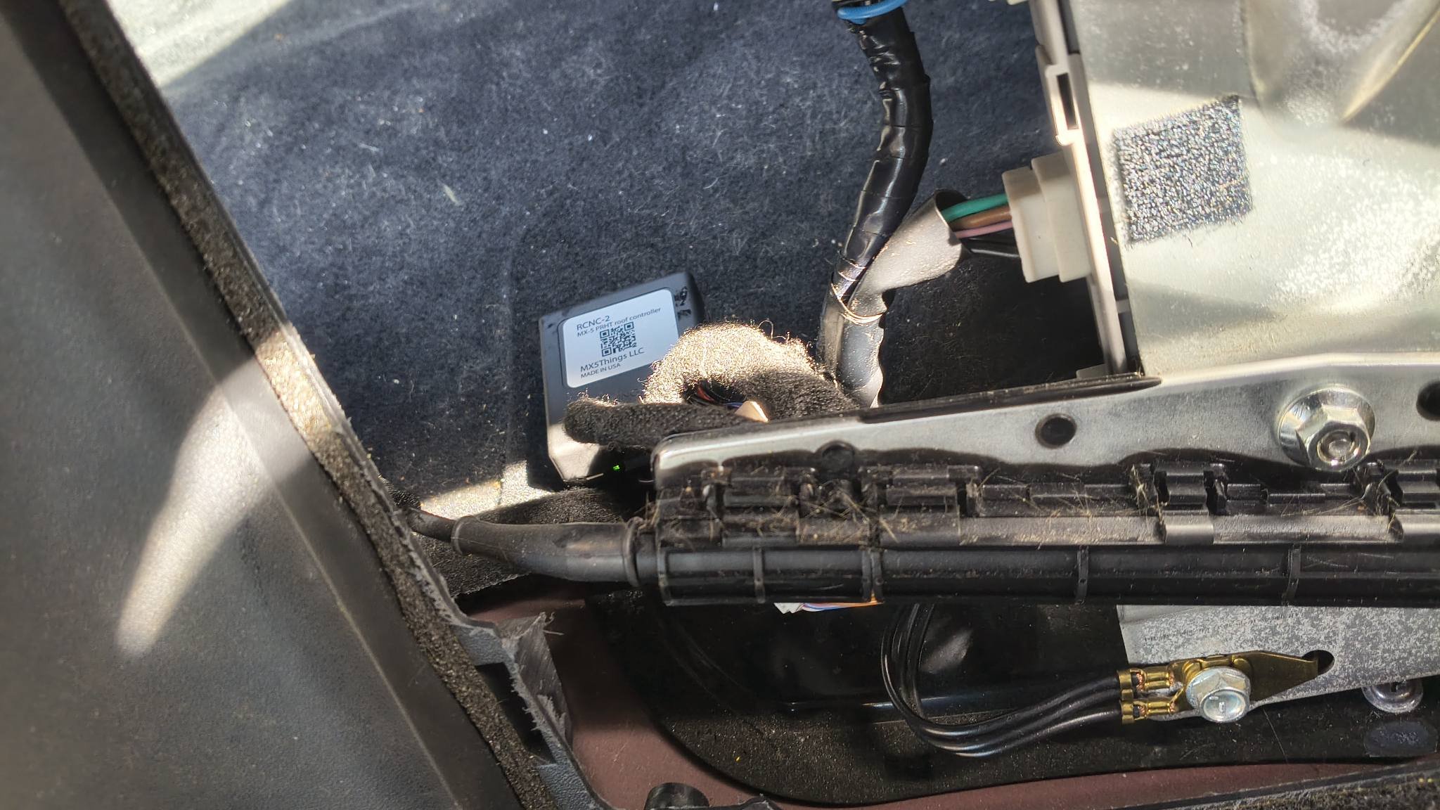 Mazda MX5 NC roof controller kit installation from MX5Things